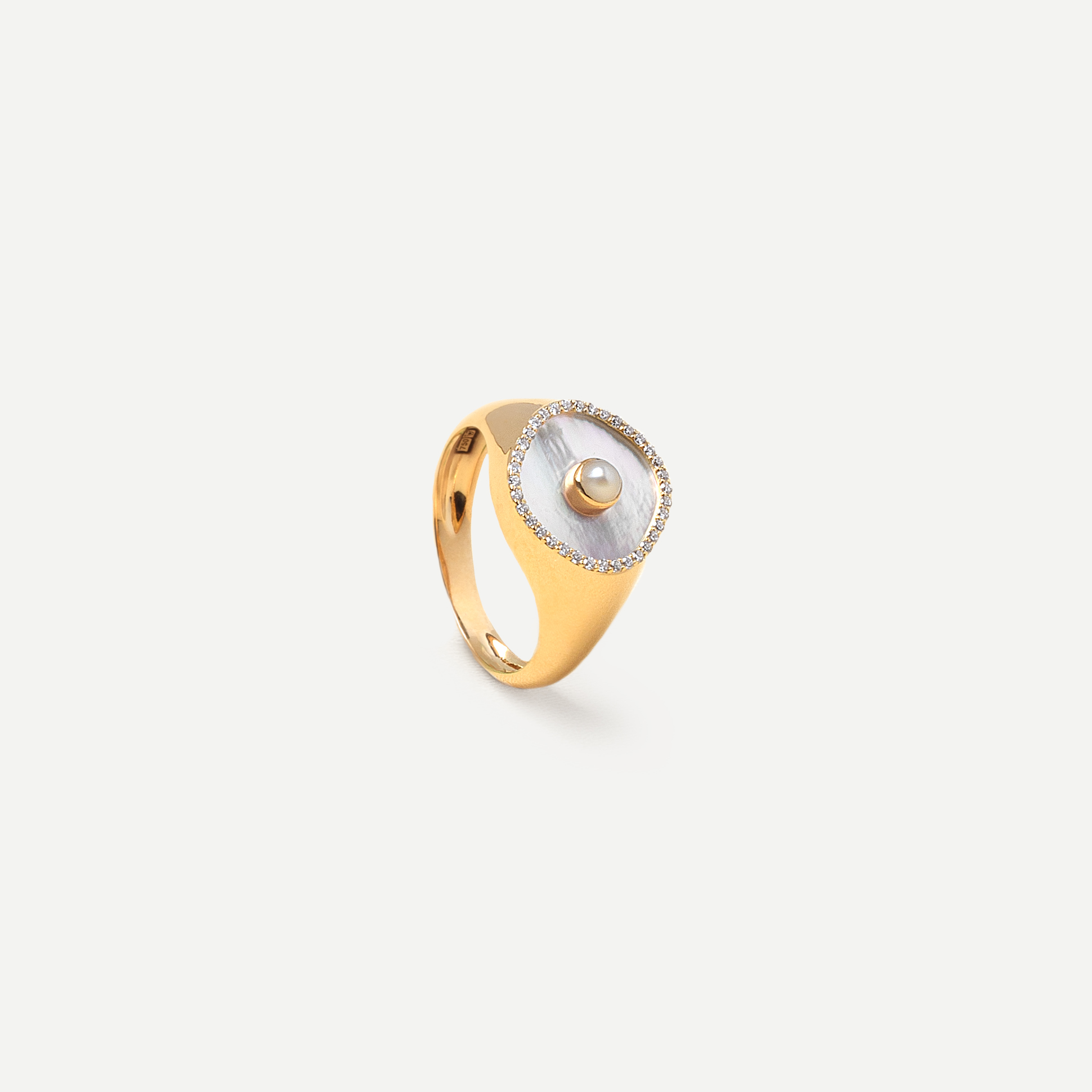 Mashael Mother of Pearl Diamond Ring